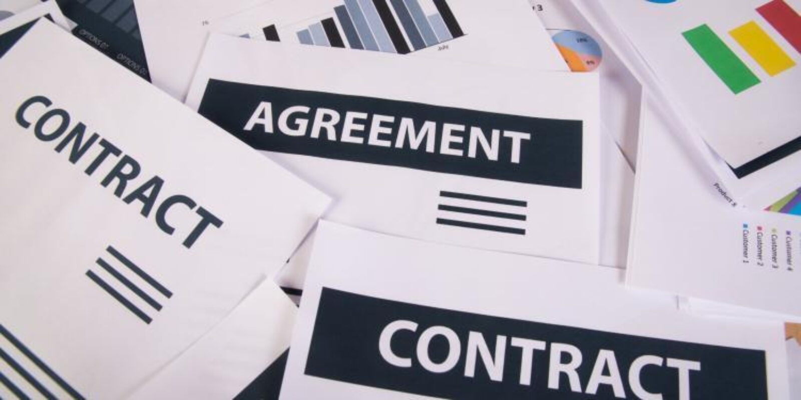 Documenti aziendali con le parole inglesi «Agreement» e «Contract»